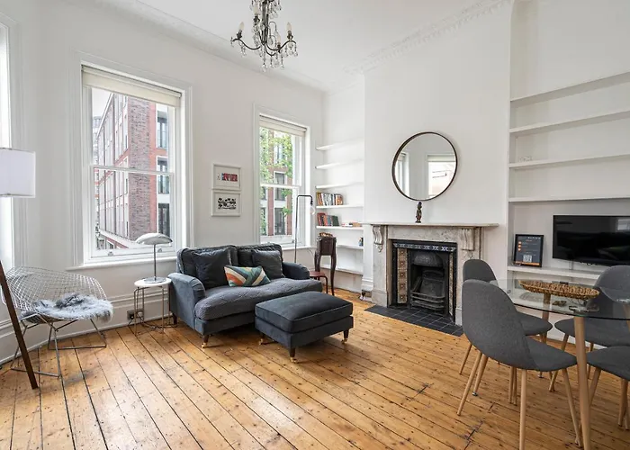 Chic Apartment Near Kensington Palace