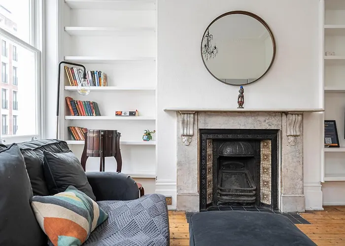 Chic Apartment Near Kensington Palace