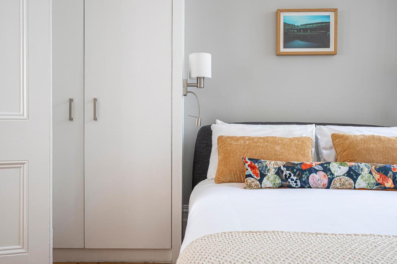 Chic Near Kensington Palace Apartment London
