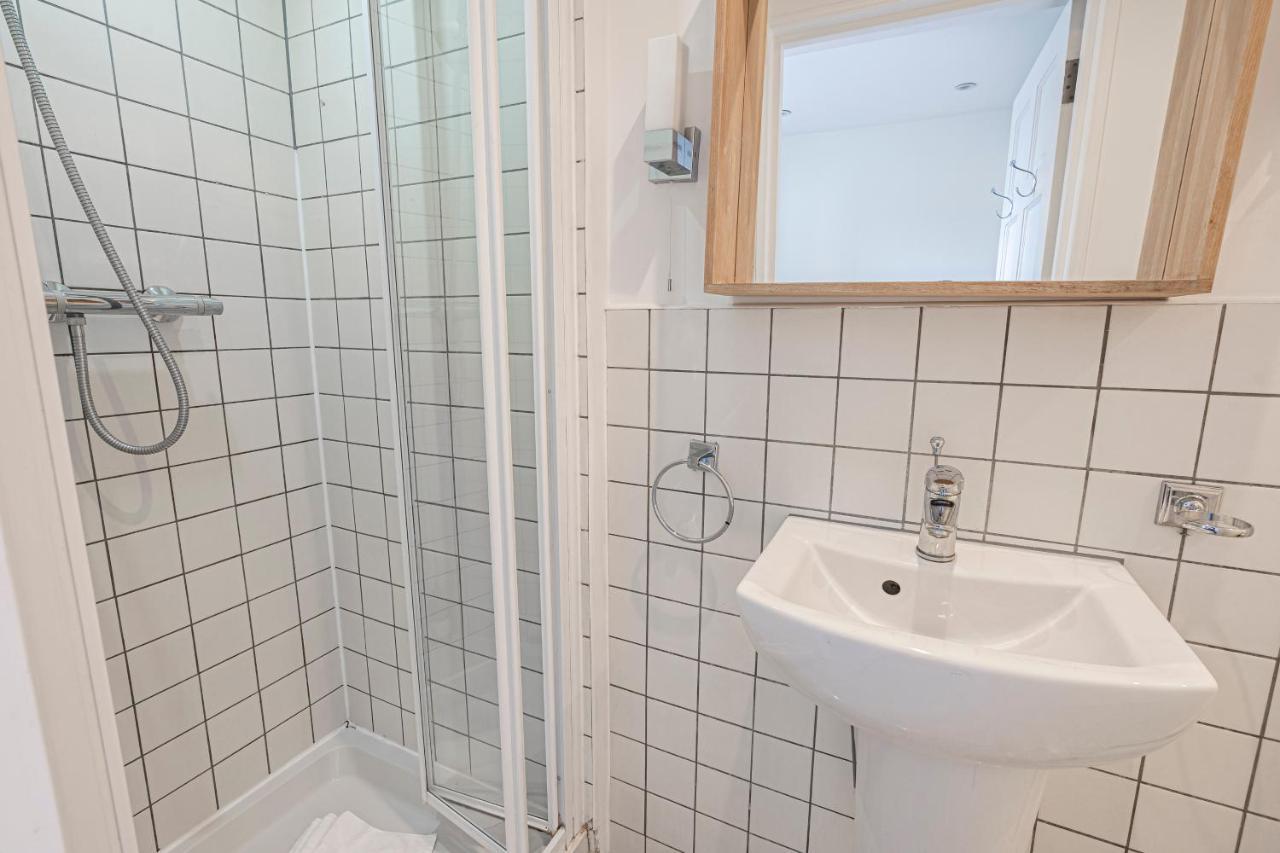Chic Near Kensington Palace * London